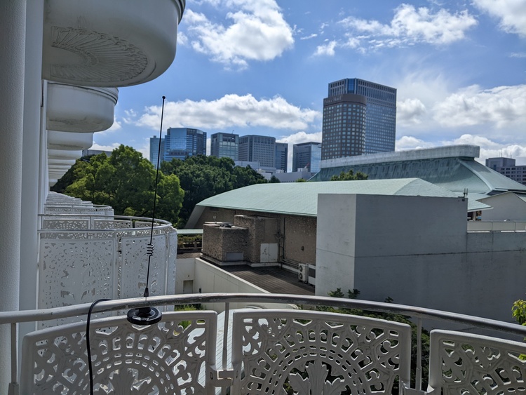 Tokyo balcony radiosonde receiving antenna