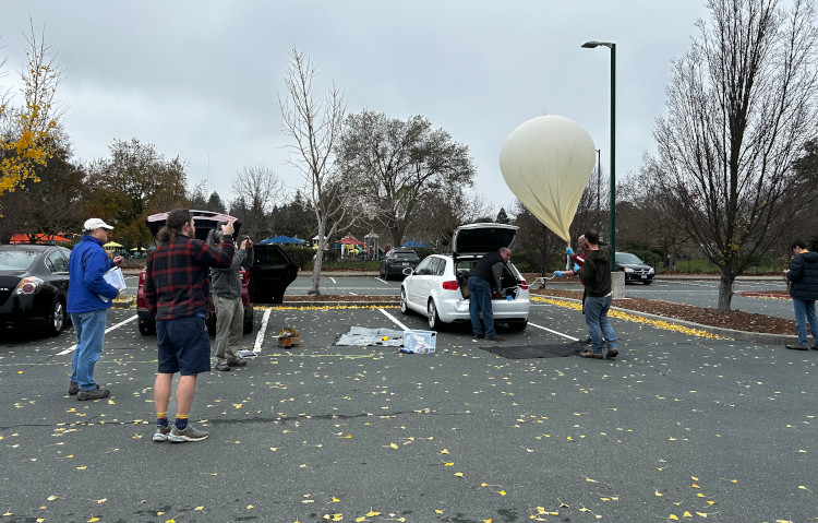 Filling the balloon with hydrogen